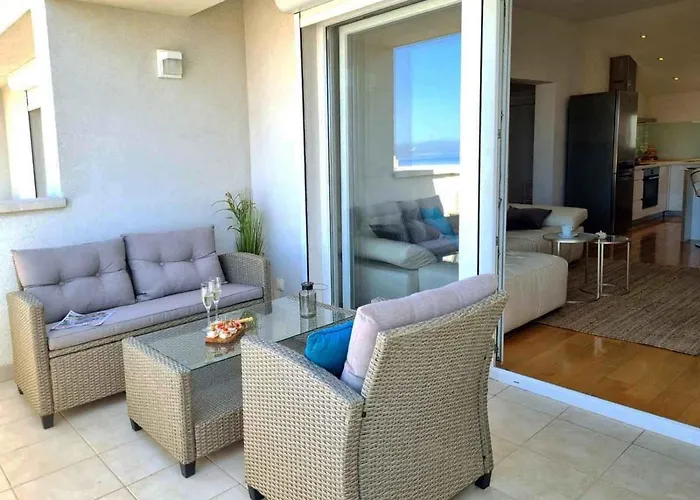 Ema Near מאקרסקה