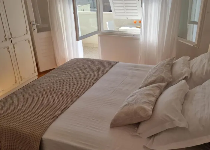 Ema Near * מאקרסקה