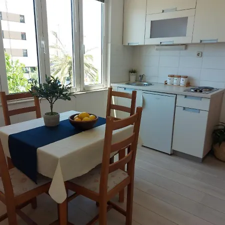 Ema Near Beach Apartament Makarska