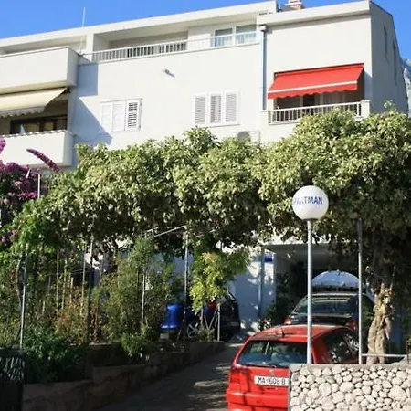 Ema Near Beach * Makarska