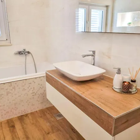 Ema Near Appartement Makarska