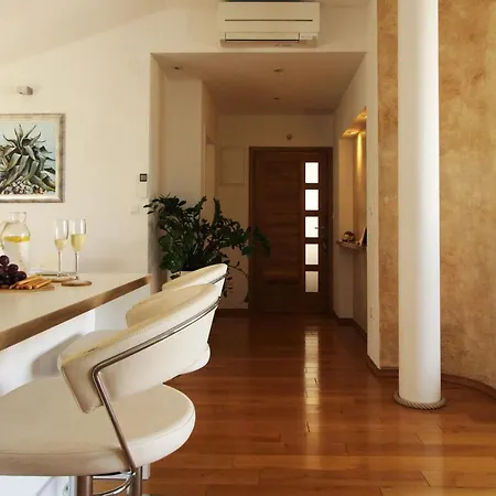 Ema Near Beach Apartament Makarska