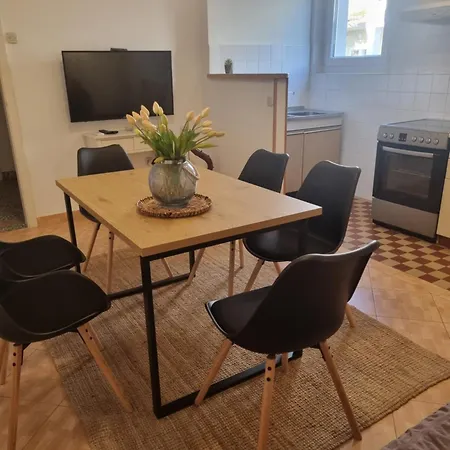 Apartament Ema Near Beach Makarska
