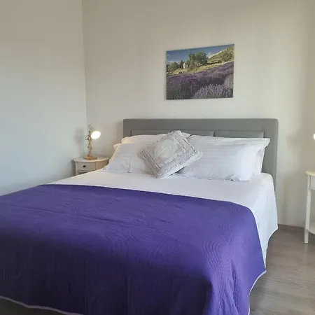 Ema Near Beach Makarska