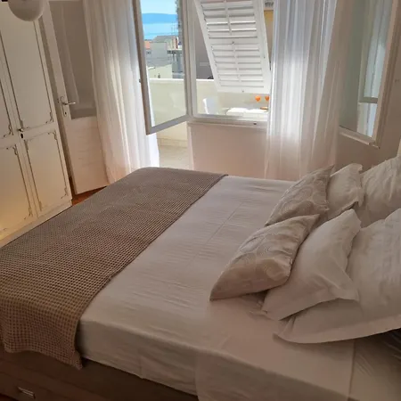 Ema Near Beach * Makarska