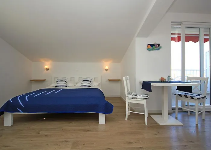 Ema Near Apartman Makarska