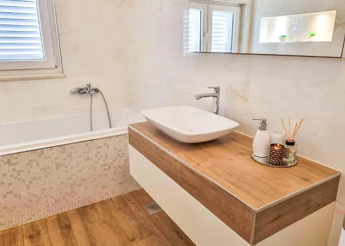 Ema Near Appartement Makarska