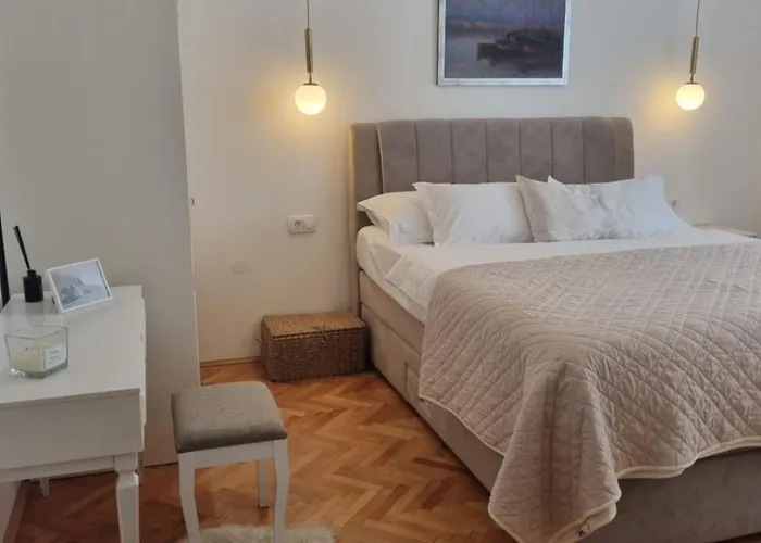 Ema Near Apartman Makarska